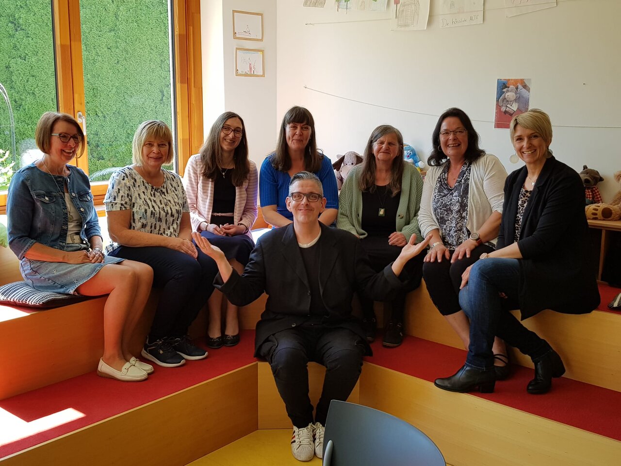 Franz Moped mit dem Bibliotheksteam